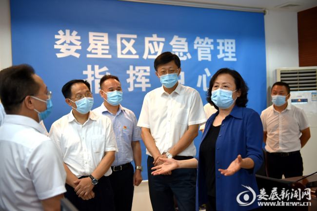 检查组在娄星区应急管理局检查