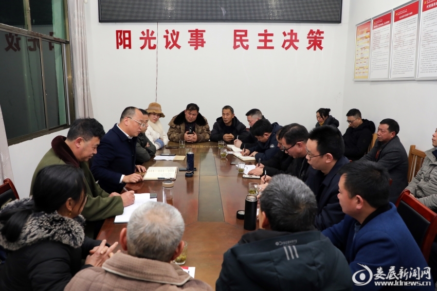 （局党组与局驻村干部、百茶园村“两委”召开座谈会）