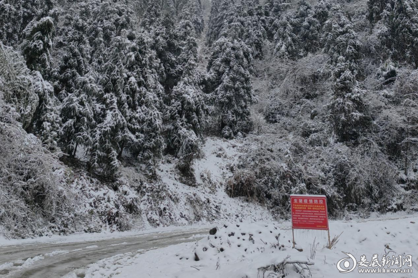 （在盘山公路两端和险要位置设立安全提醒牌）