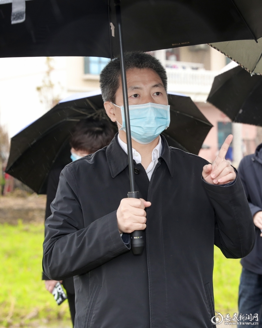 图四，全市各级要提高政治站位，统筹抓好新冠肺炎疫情防控和备春耕生产工作，不误农时，为全年粮食增产增收打好基础。