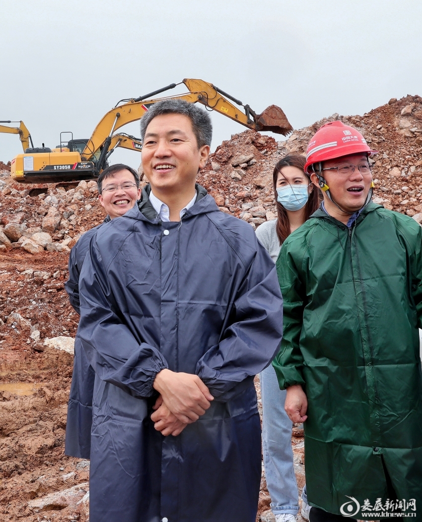 △曾超群强调，要加快建设步伐，为娄底高质量发展提供强劲的绿色动能。