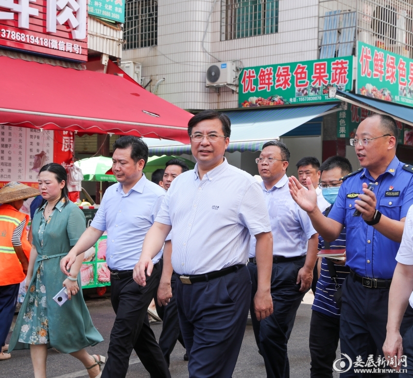 在民营市场调研创文管卫工作