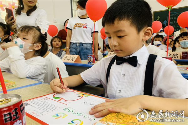 （9月2日，娄底五小举行一年级新生入学礼）