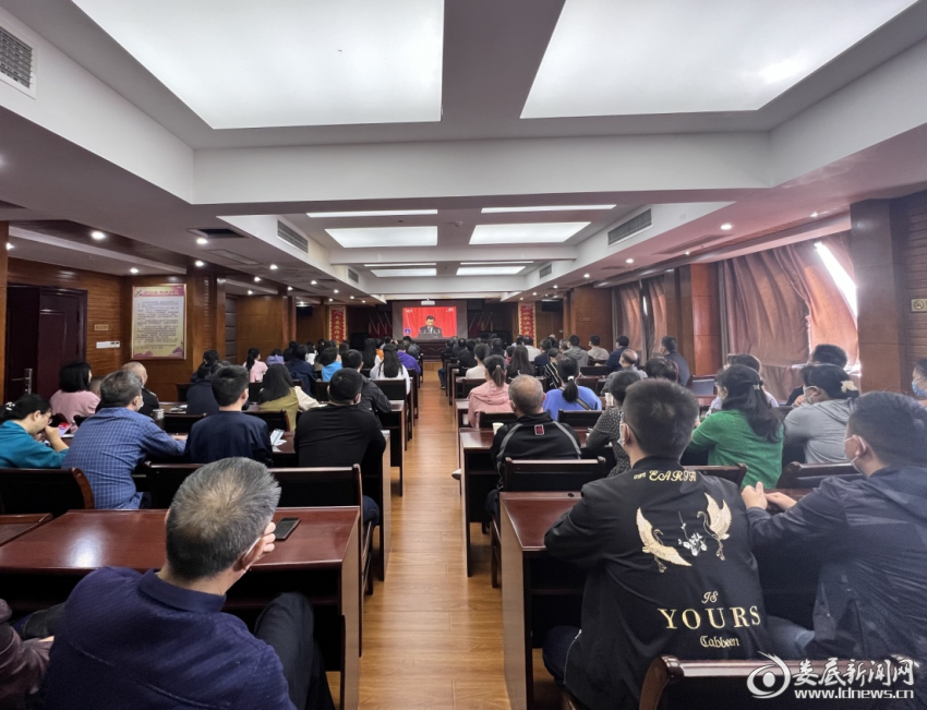 （市畜农中心组织收看党的二十大开幕会）