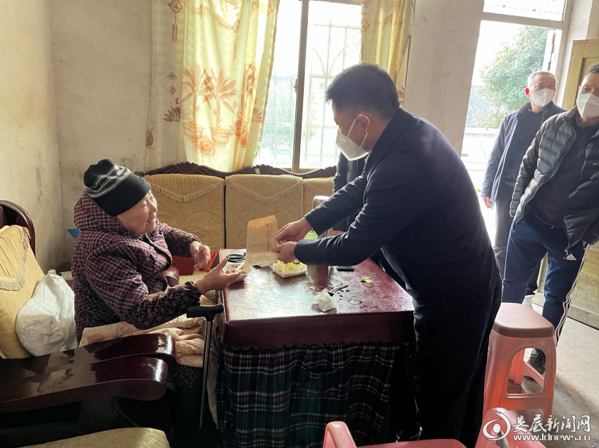 （慰问现场）