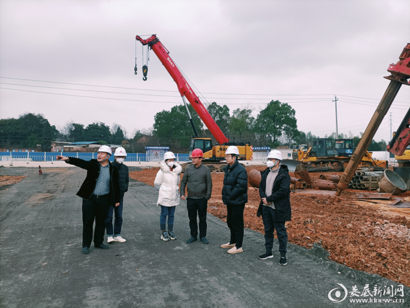 （周映导带队在安置区二期项目开展春节前安全检查）