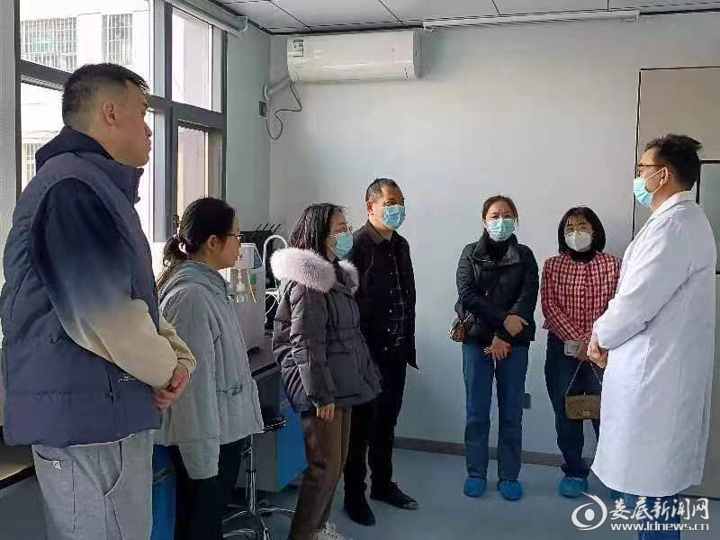 （参观娄星区兽医实验室）