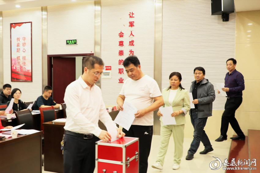（无记名投票现场）