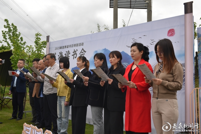 7、全场齐诵关于读书的金句