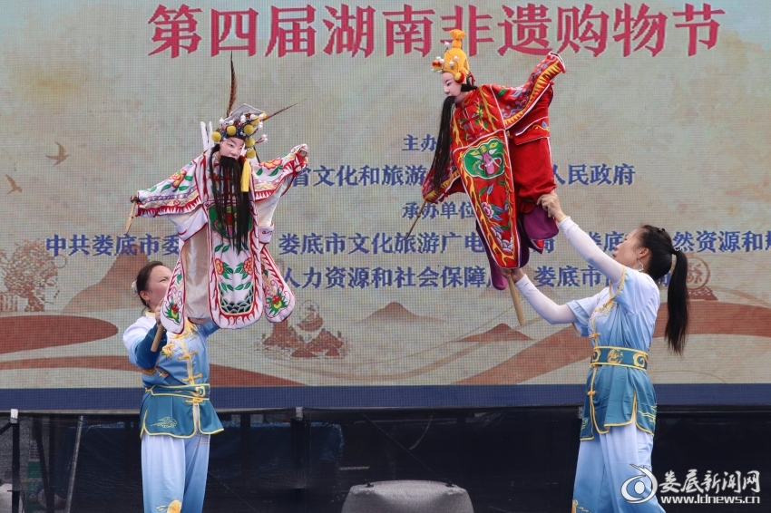 （杖头木偶《岳飞收杨再兴》）