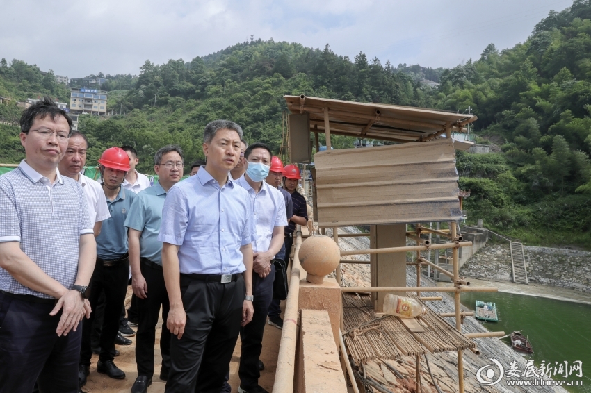 △6月17日，娄底市委副书记、市长曾超群调研全市防汛抗旱工作。