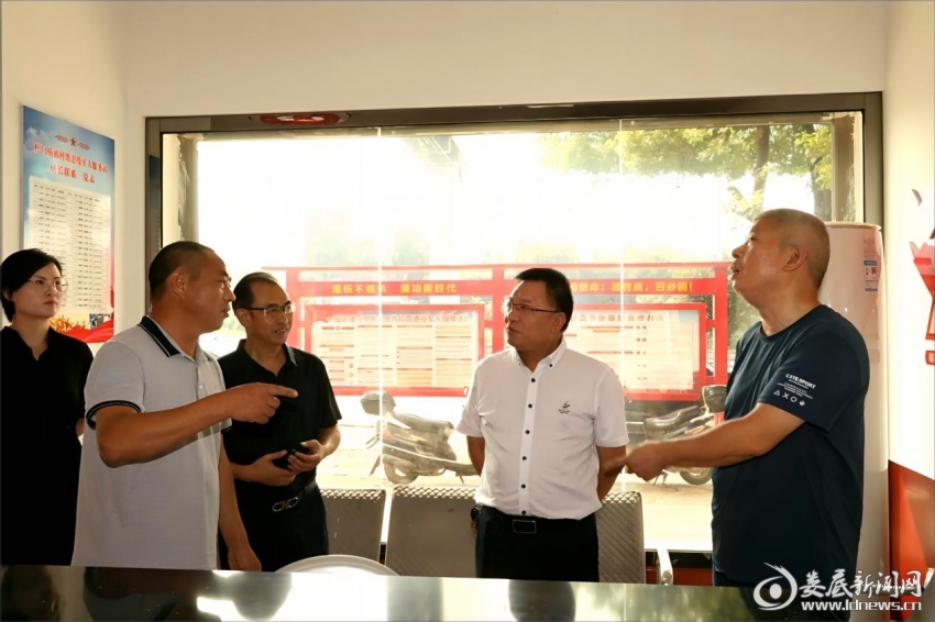 （调研梓门桥镇退役军人服务站）