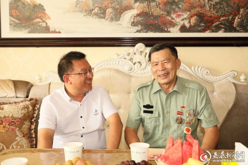 （走访慰问一等功臣李建明）