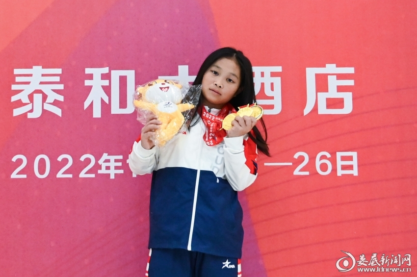 （李威在湖南省第十一届残运会上夺得女子F40/41级铁饼、成年标枪、成年铅球金牌）