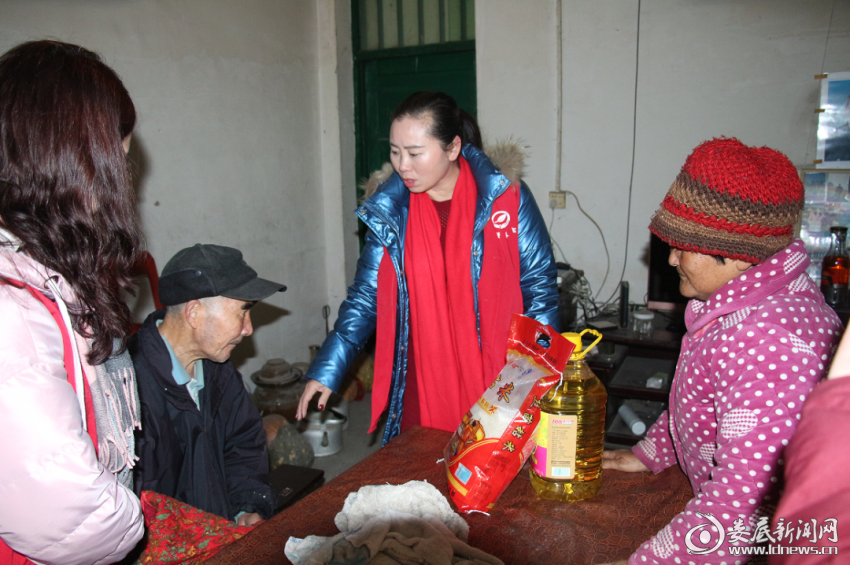 (2017年,吴述桃发起建立涟源市孝亲敬老志愿者协会)