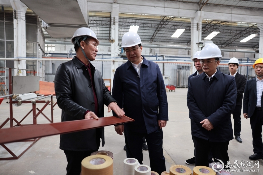 邹文辉走进广州奥冠斯铝业有限公司洽谈招商引资
