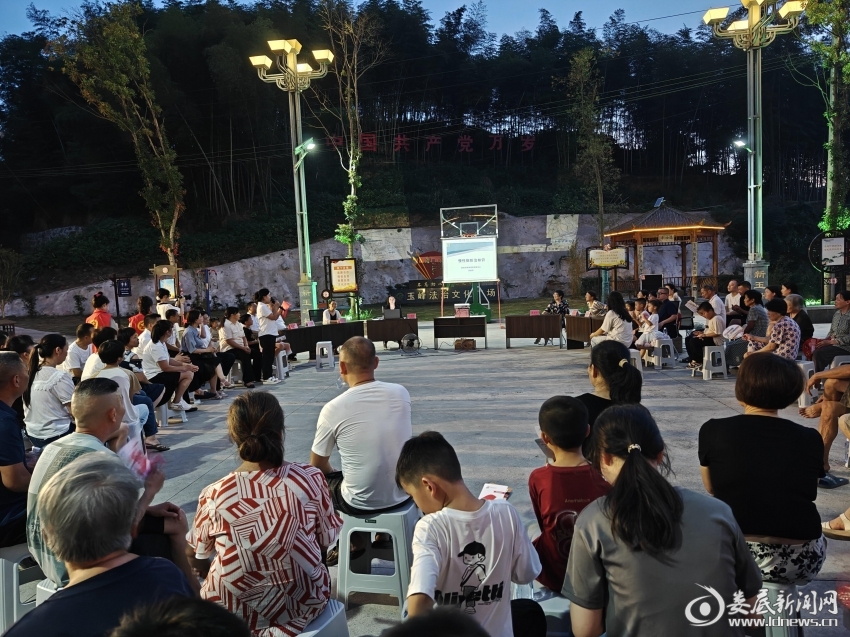 三甲玉峰社区法治文化广场宣讲会