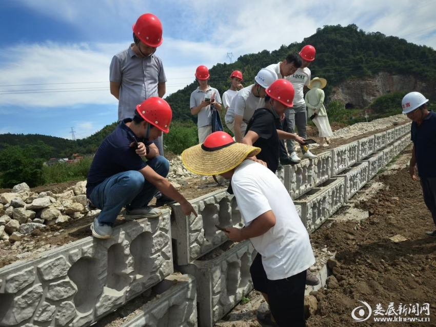 涟源水府庙水闸“质量月”提升专项检查现场