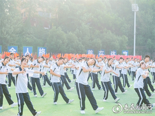 课间操现场 同学们脸上洋溢着蓬勃朝气