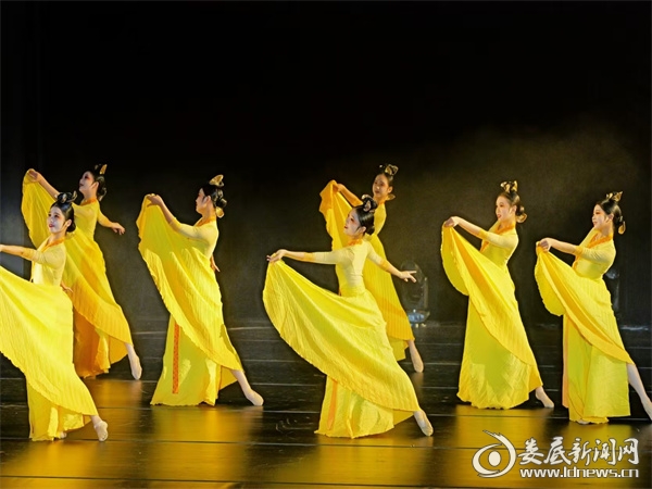 学生舞蹈《如画·似秋》