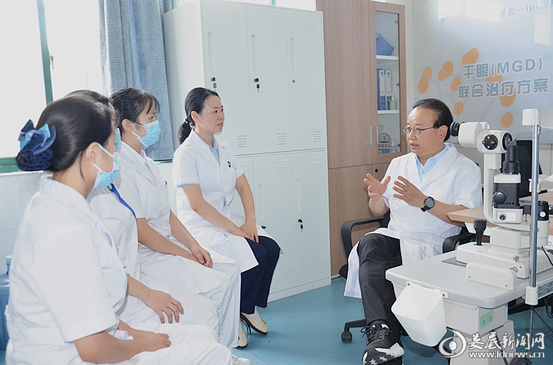 ▲向前教授门诊带教