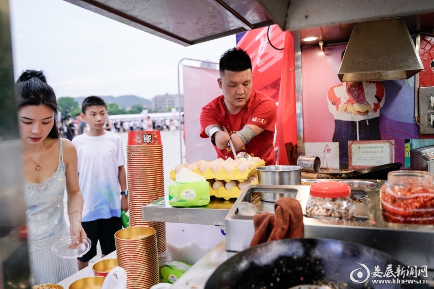 (全国游泳冠军吴毅:“毅往无前”蛋炒饭)