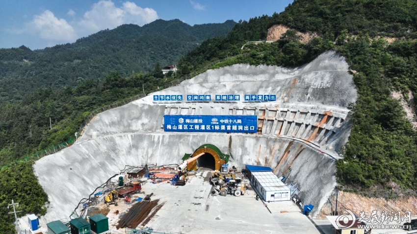 （在建的梅山灌区工程）