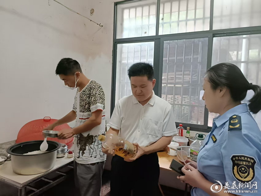 （调研学校周边餐馆）