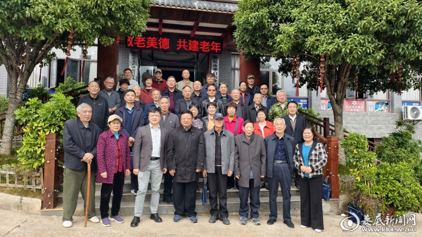 市委办离退休人员支部党员合影