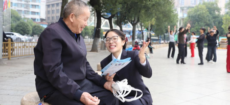 从“心”敬老，以“法”护老——冷水江市检察院开展“敬老月”主题普法宣传活动