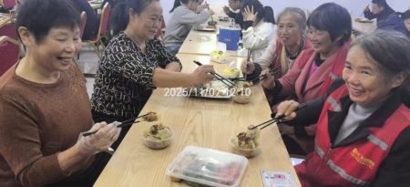 立冬时节，娄底民生食堂为老人们送上了饺子