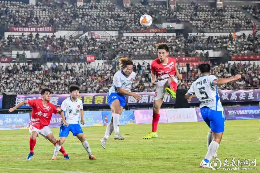 体育场：娄底市“材料谷杯”足球对抗赛比赛