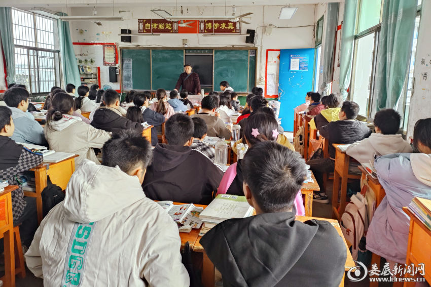 新化县禁毒协会开展禁毒宣传进校园主题活动