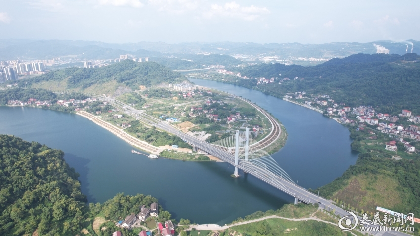 (冷水江资水河畔)