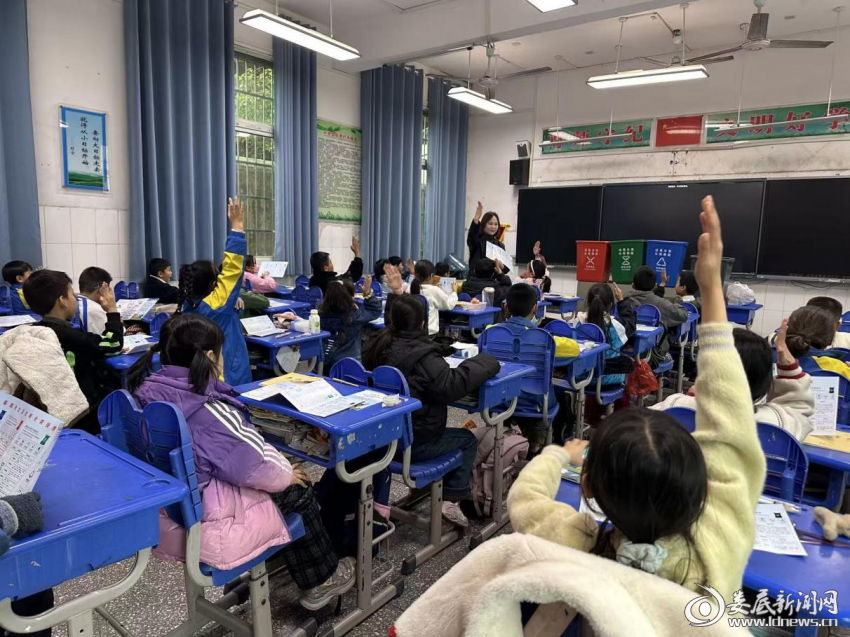 凯发k8(中国)天生赢家娄底“垃圾分类进课堂”主题宣|明天日