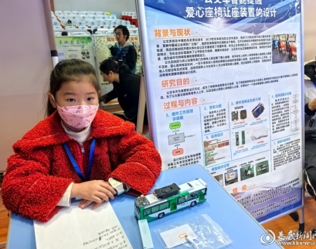融媒报道丨科创之光闪耀校园！2025年娄底市青少年科技创新大赛举行