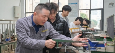 《拾光者·匠心》丨我追过的“技术光”，想让学生接着追！