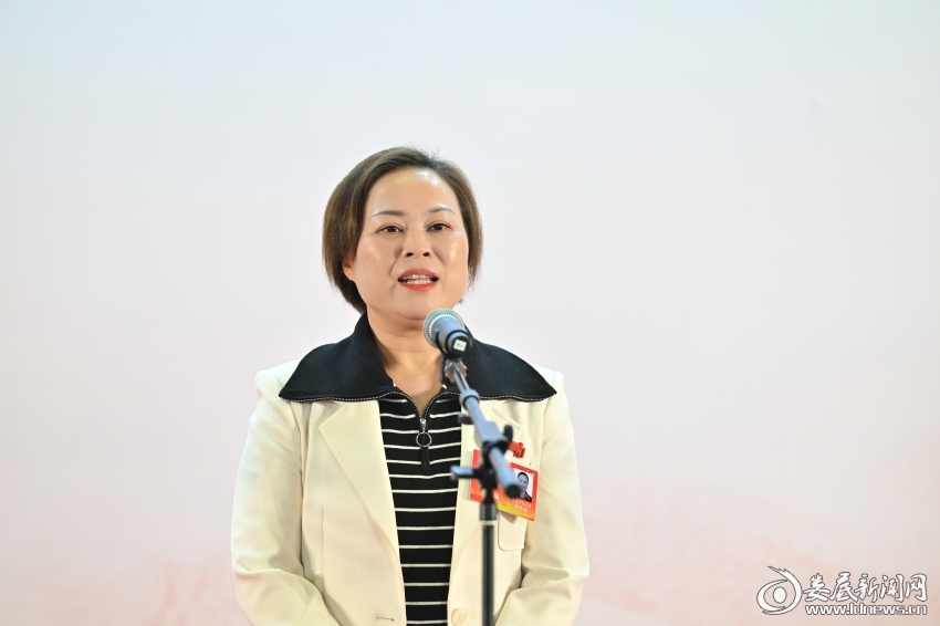 李平姿代表 刘新山 摄