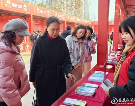 “四稳”走基层 温暖小商户丨市人社局精准助力年货节 为小商户与求职者搭桥铺路