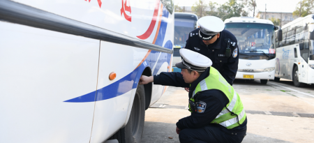 娄底公安交管部门全力护航春运