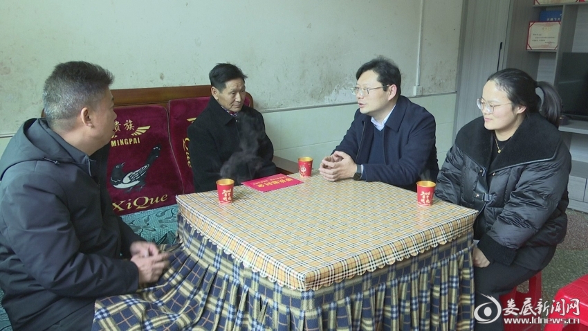 新化县委常委、县委宣传部部长邹喆看望慰问&ldquo;湖南好人&rdquo;邱田军