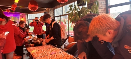 热血球迷联盟与湘超娄底队元宵联谊共话绿茵情