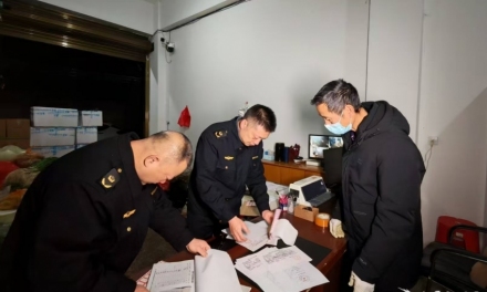 娄底：凌晨突击检查 全链条守护校园开学第一餐安全