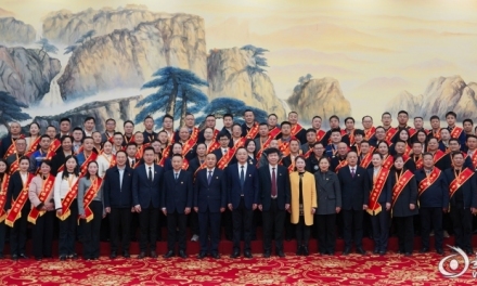 致敬奋斗者|娄底市100名劳动模范和先进工作者获表彰！