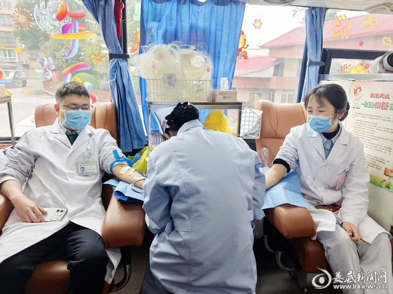 ▲一袋袋温热的血液承载着医务工作者的爱心与责任