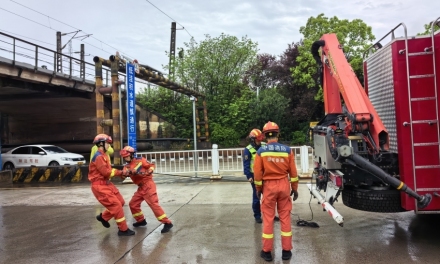 娄底市经开区消防救援局联合多部门开展防汛抢险应急演练