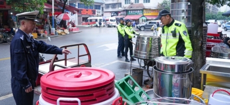 娄底交警打通“堵点”还路于民 护航营商环境