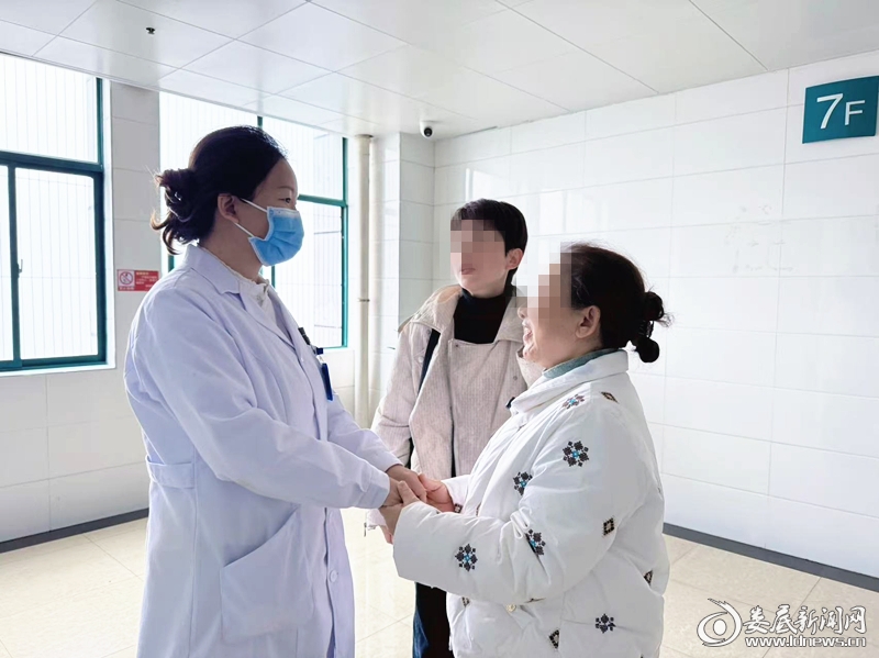 ▲涂阿姨为飞秒技术点赞