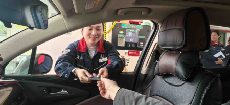 党员先锋驻站志愿服务 中石化涟源公司以行动升级站点服务