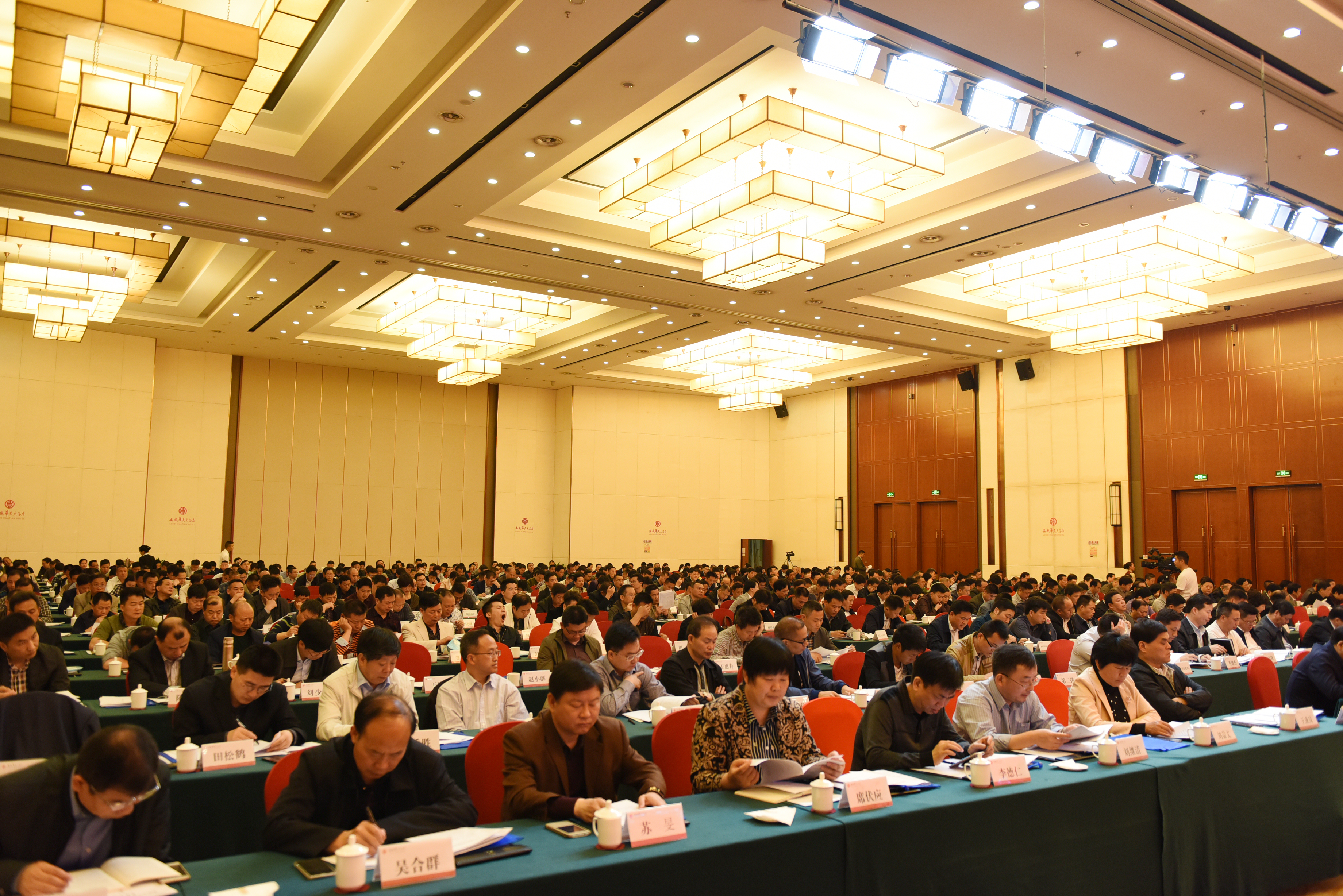 动员可以动员的力量 坚决打赢脱贫攻坚战_娄底新闻网